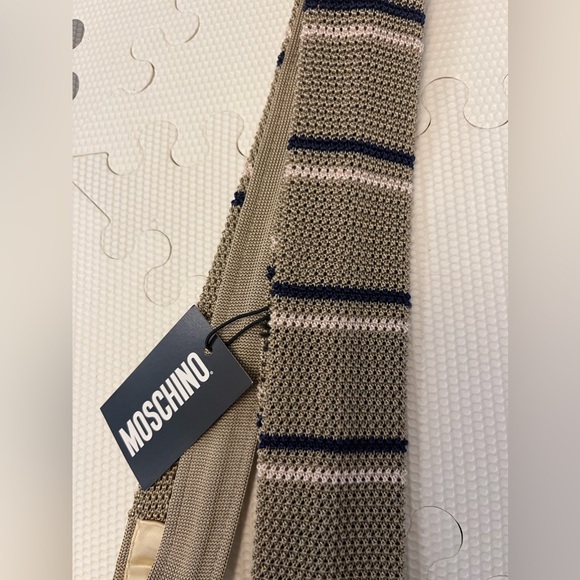 NWT Moschino Knit Tie 100% Silk Made in Italy Tan Navy Blue Stripe - Picture 9 of 10
